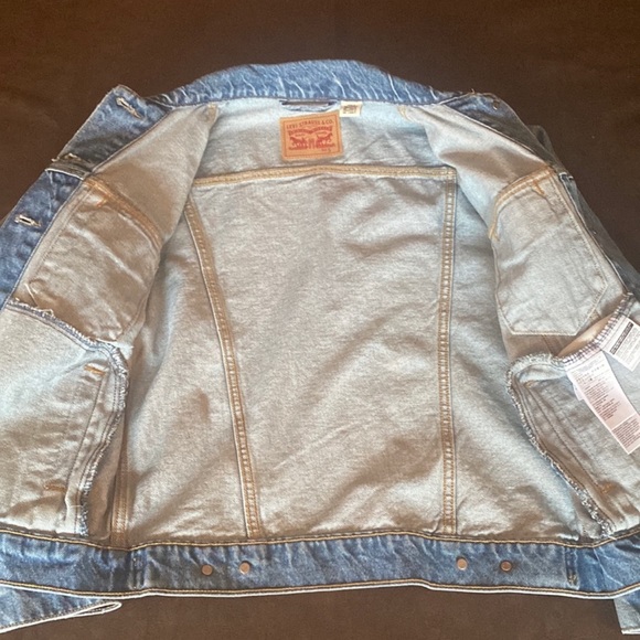 Levi’s trucker jacket - Picture 9 of 10
